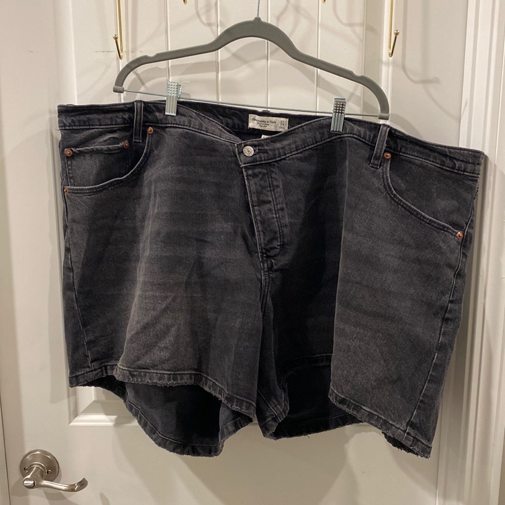 Abercrombie Dad Short High Rise Curve Love Crossover Button Black